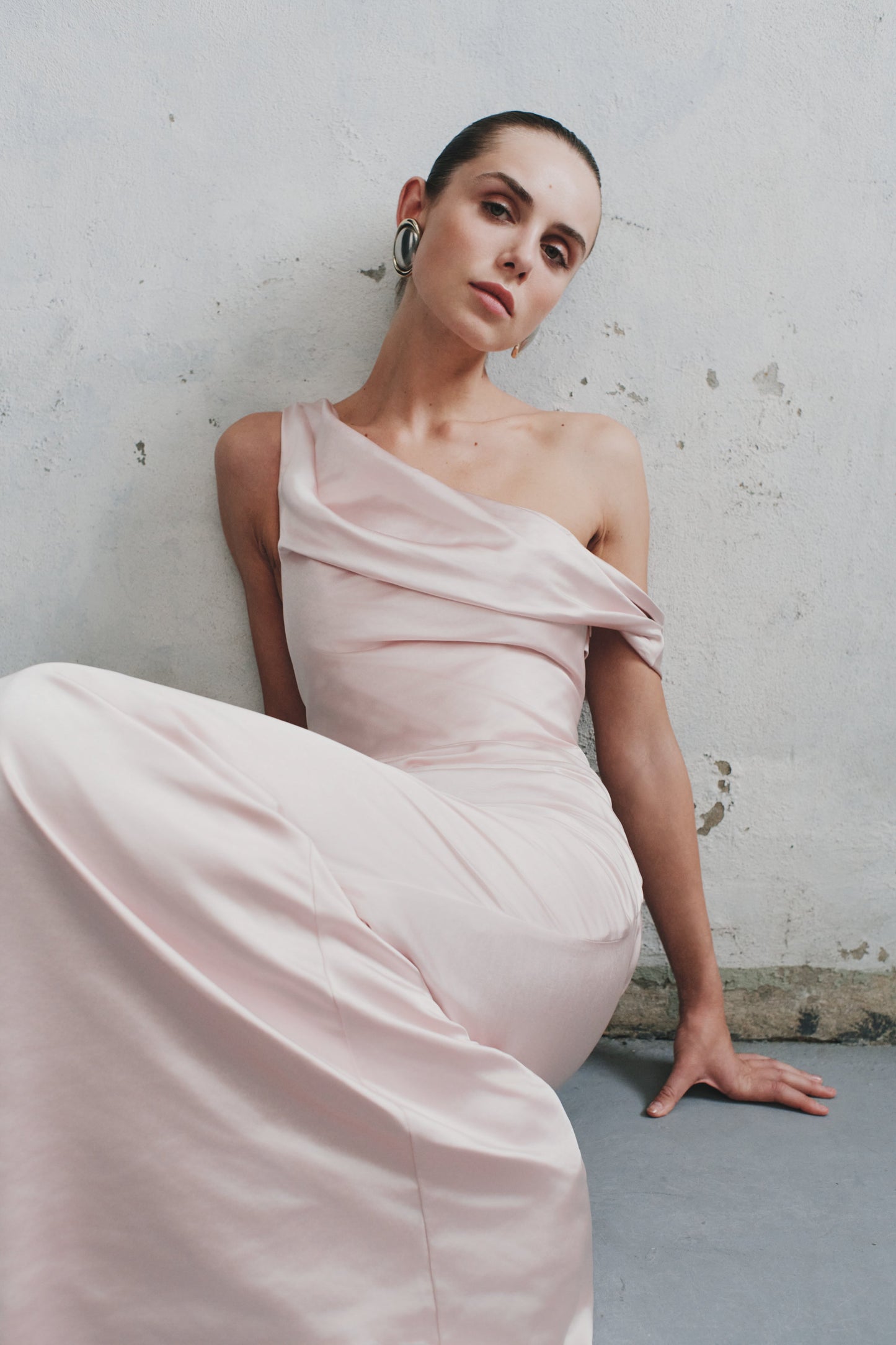 ROF Dalia Düşük Omuzlu Saten Maxi Elbise - Soft Pembe