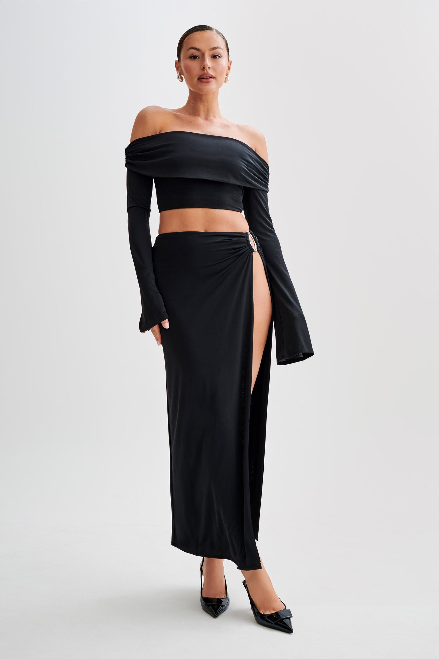 ROF Camryn Slinky Düşük Omuz Crop Top - Siyah