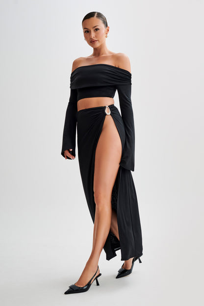ROF Camryn Slinky Düşük Omuz Crop Top - Siyah