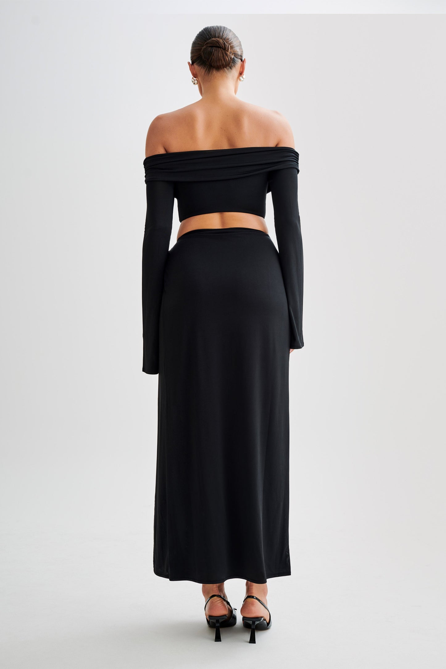 ROF Camryn Slinky Düşük Omuz Crop Top - Siyah