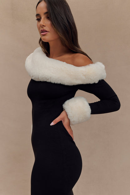 ROF Karleigh Suni Kürklü Örgü Maxi Elbise - Siyah/Beyaz