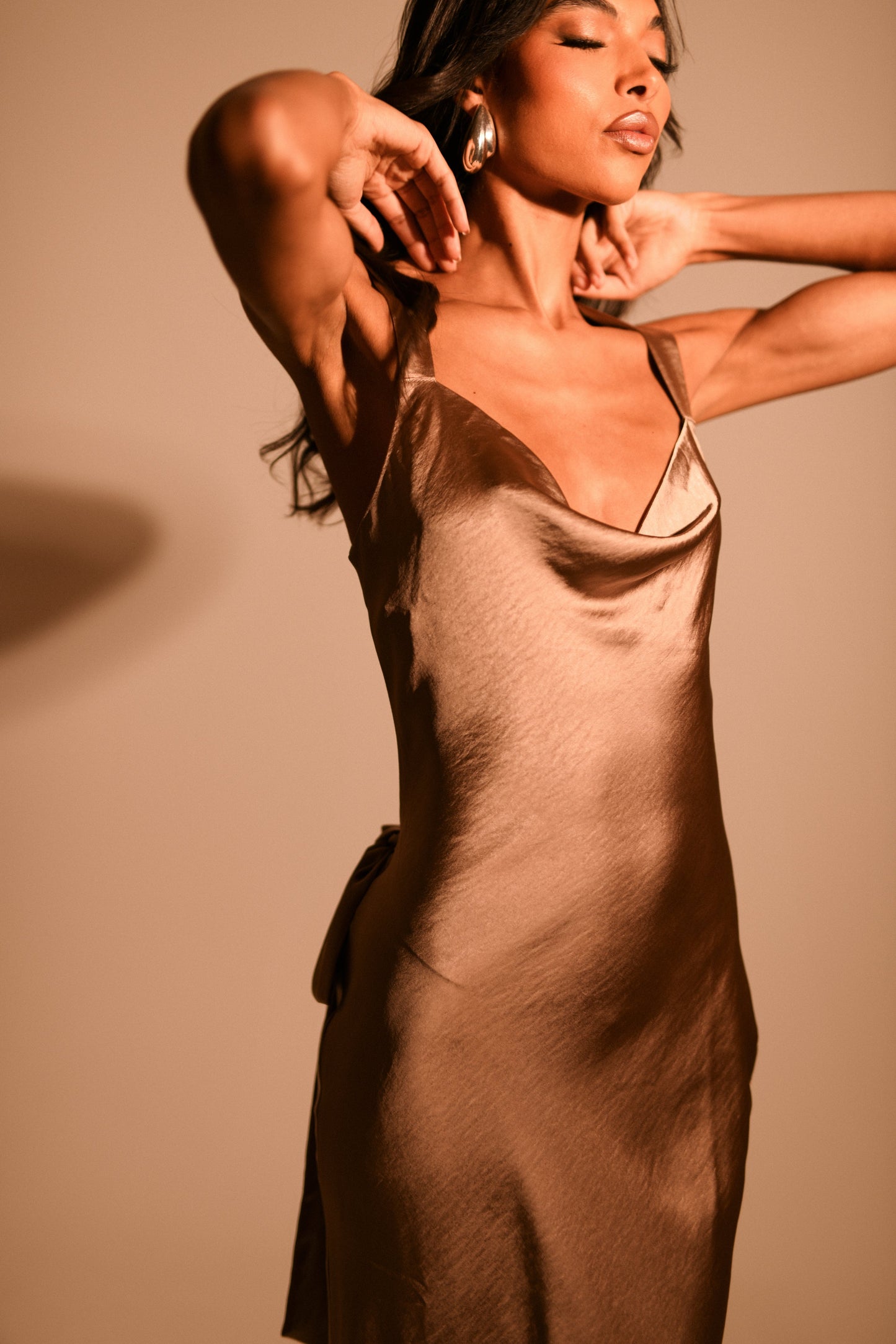 ROF Caellie Saten Cowl Maxi Elbise - Taupe