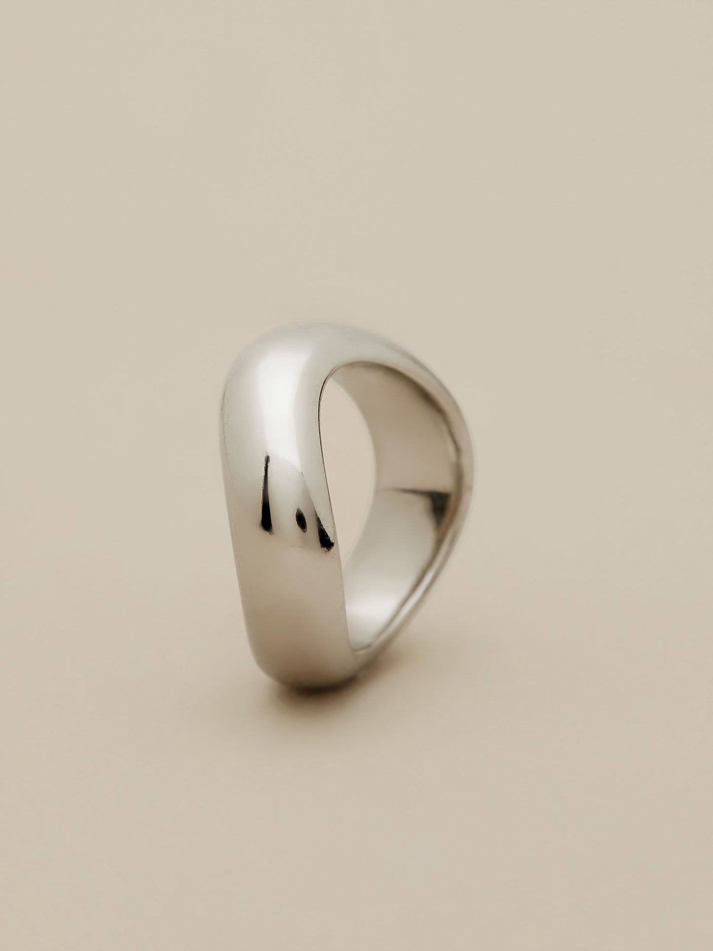 ROF 18k Gold Simple Wave Ring