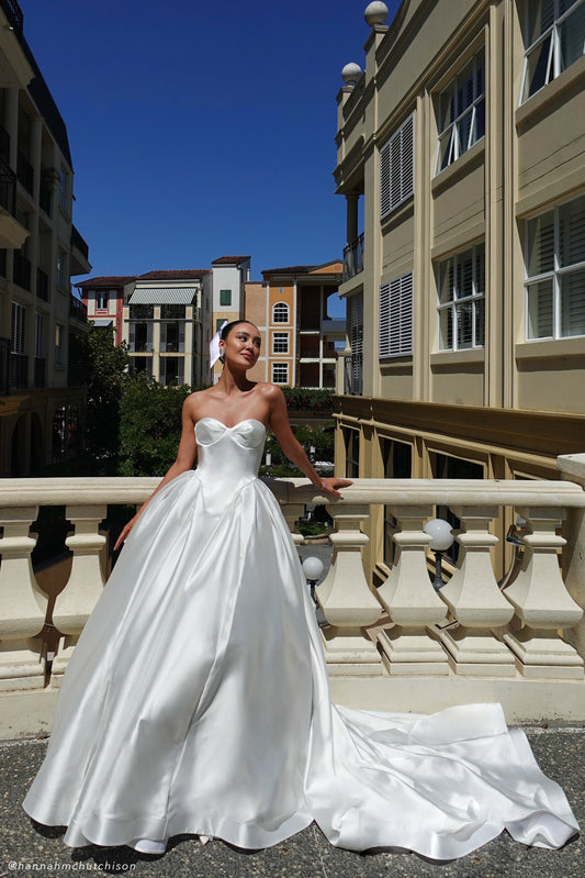 ROF Delphine Saten Straplez Uzun Elbise - Beyaz